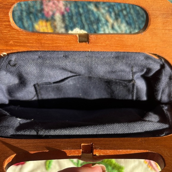 Vintage Hibiscus Embroidered Handbag with Wooden Handle - Picture 3 of 6